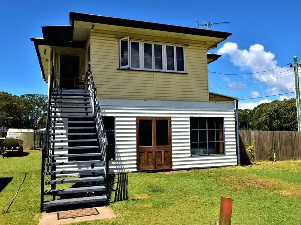 Russell Island 2Phòng ngủ Charming High-Set Queenslander Packed with Potential