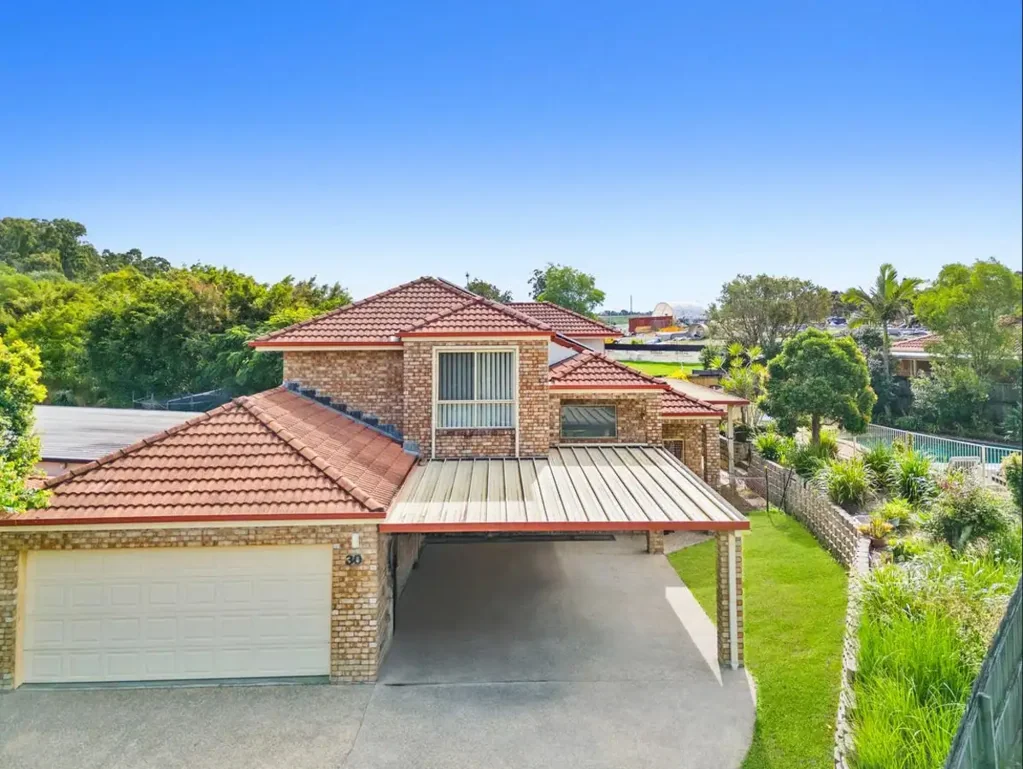 Burleigh Heads 4 Bedroom Generous Family Home Positioned in Quiet Cul-De-Sac