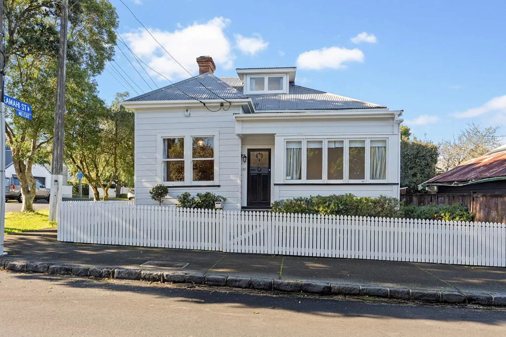 Mount Eden 3Phòng ngủ Opportunity Knocks – Character Villa + Potential