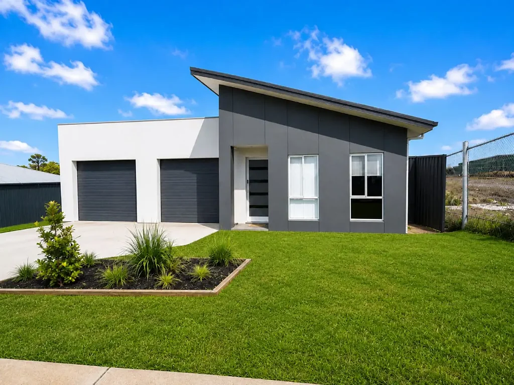 4-Bedroom Dual Key Home in Prime Location!