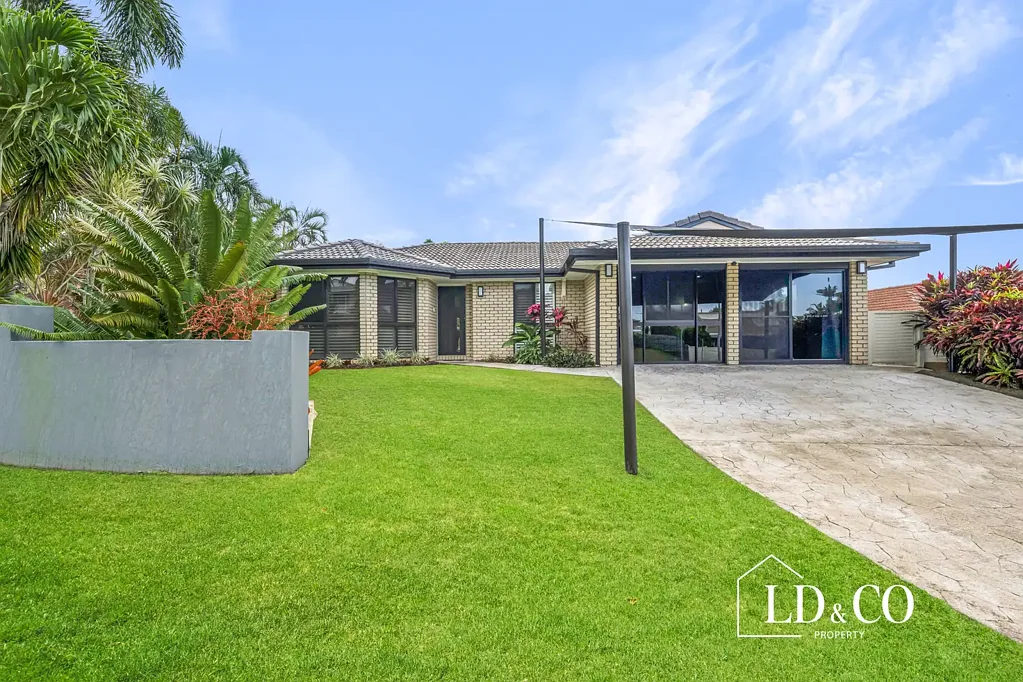 Rural View 5房  The Ultimate Entertainer with Versatile Living Zones, Resort Inspired Pool and Huge Shed