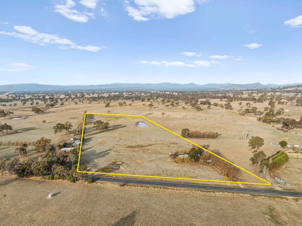 Maindample 3ਬੈੱਡਰੂਮ Versatile Acreage, Mountain Views, and Room to Grow