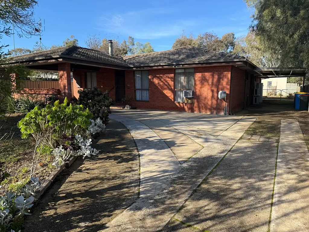 Nathalia 3ਬੈੱਡਰੂਮ Spacious Family Home in a Great Location