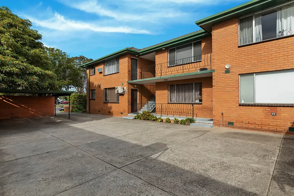 Spacious Two Bedroom Apartment in the Heart of Bentleigh East | Besser+Co