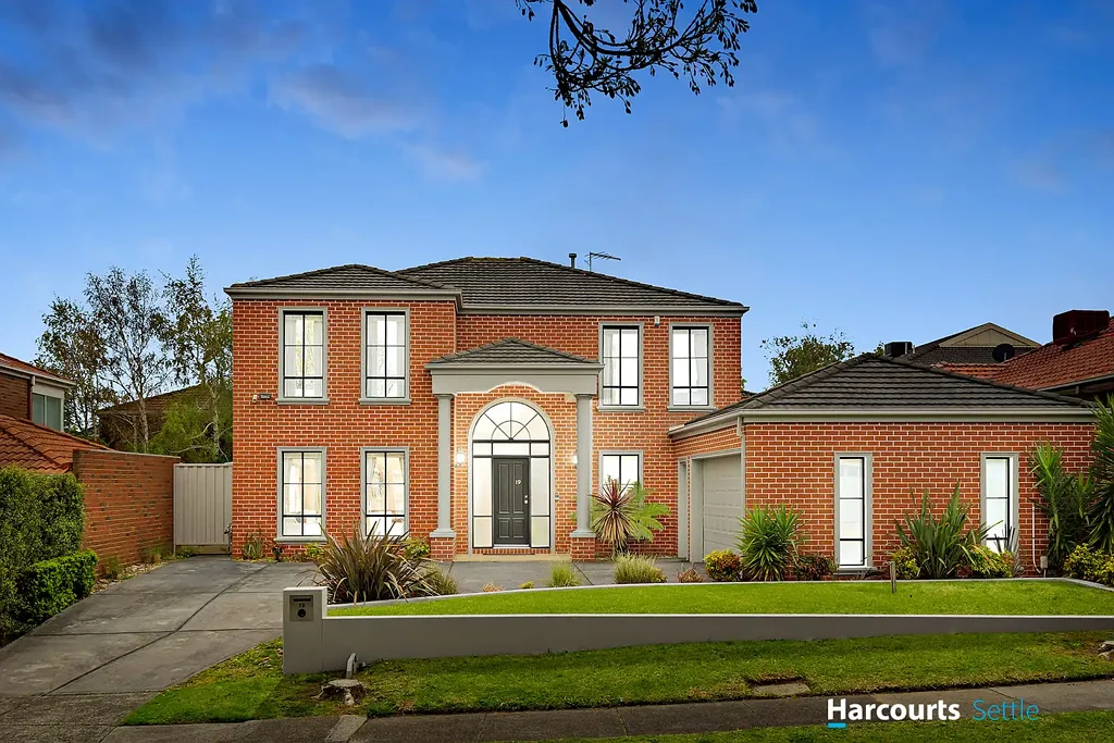 Chadstone 4Moenga Grand Family Living in a Premium Location