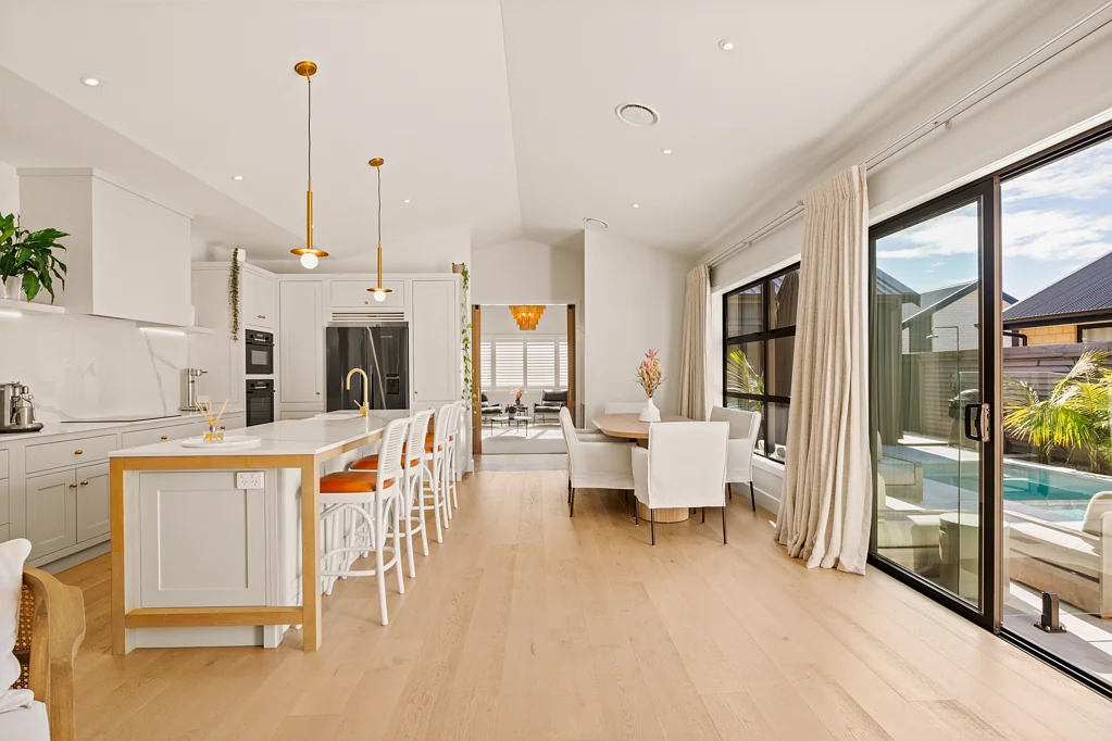 Papamoa 3房  Luxury Show Home With Versatile Pool Pavilion