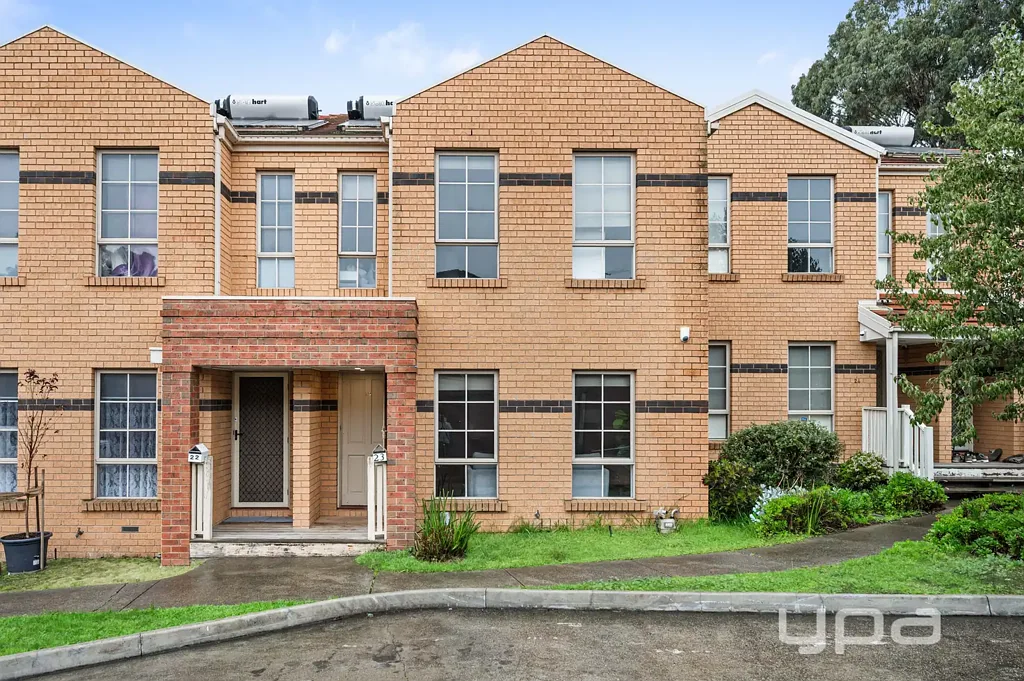Roxburgh Park 3房 Roxburgh Park尊贵社区 抛光地板暖意 学习角落便利 优质电器厨房 低维护后院放松 三层卧室舒适 主卧套间独立 交通学校近便 GRAND OPENING THIS SATURDAY!