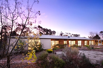 Mckenzie Hill 4房  Expansive family living with breathtaking views - 1 acre setting in town