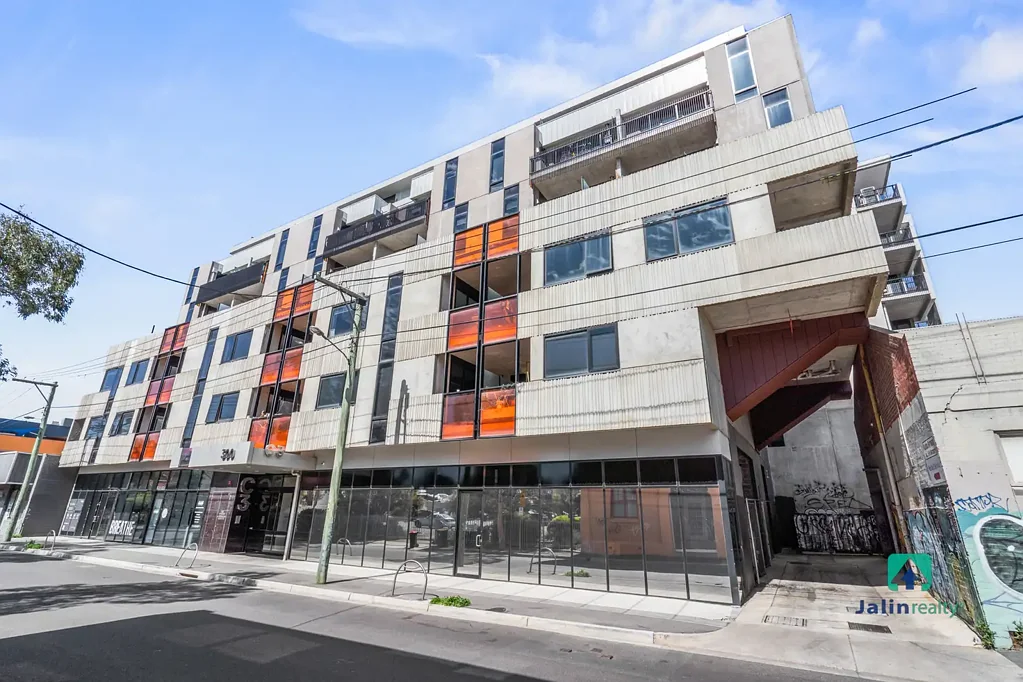 Brunswick 2ਬੈੱਡਰੂਮ Corner Apartment with North-Facing Balcony & Sweeping Views – Heart of Brunswick (Expression of Interest closing Monday. 13 Oct 2025 -3pm)
