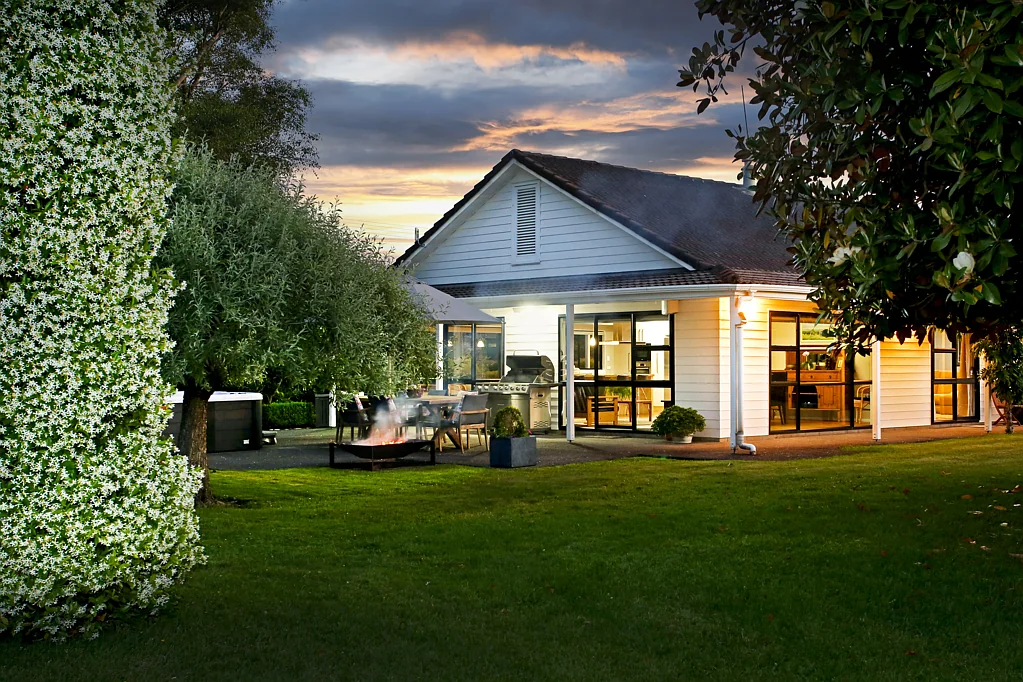 Karaka 多用途物业，兼具乡村宁静与都市便利！高挑车间+牧场，优质学区！ Rural lifestyle with business potential