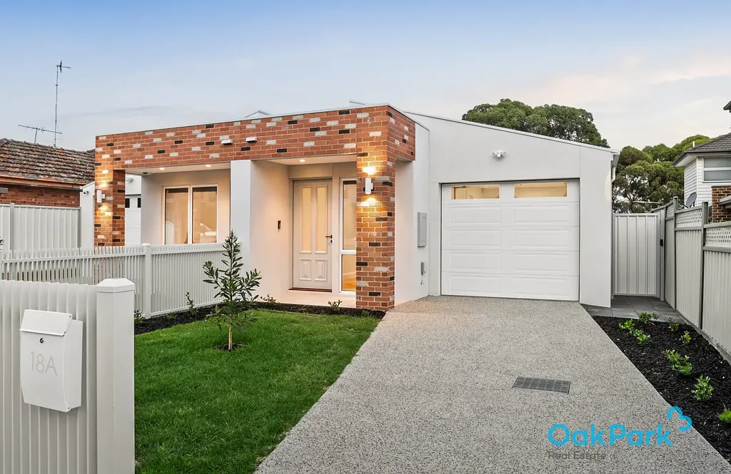 Oak Park 4房  'Luxurious Living, Strathmore School Zoned' - Private Sale By Negotiation