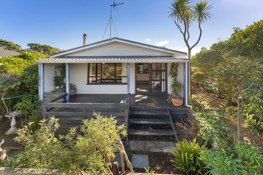 Otaki Beach 3房  Cute Coastal Retreat with Stream Access and Views