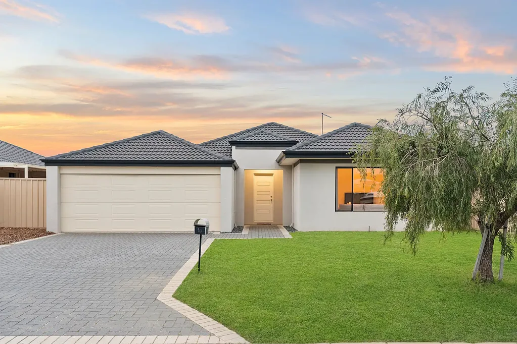 Baldivis 4房  Spacious family home boasting a large 513m2 parcel of land