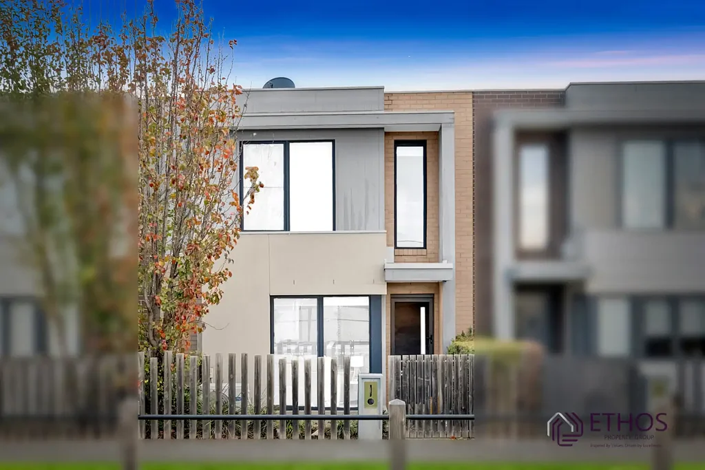 8 Sullivan Walk, Point Cook, VIC 3030