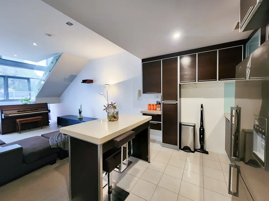 1x1 BOASTING LOCATION, VALUE AND LIFESTYLE!