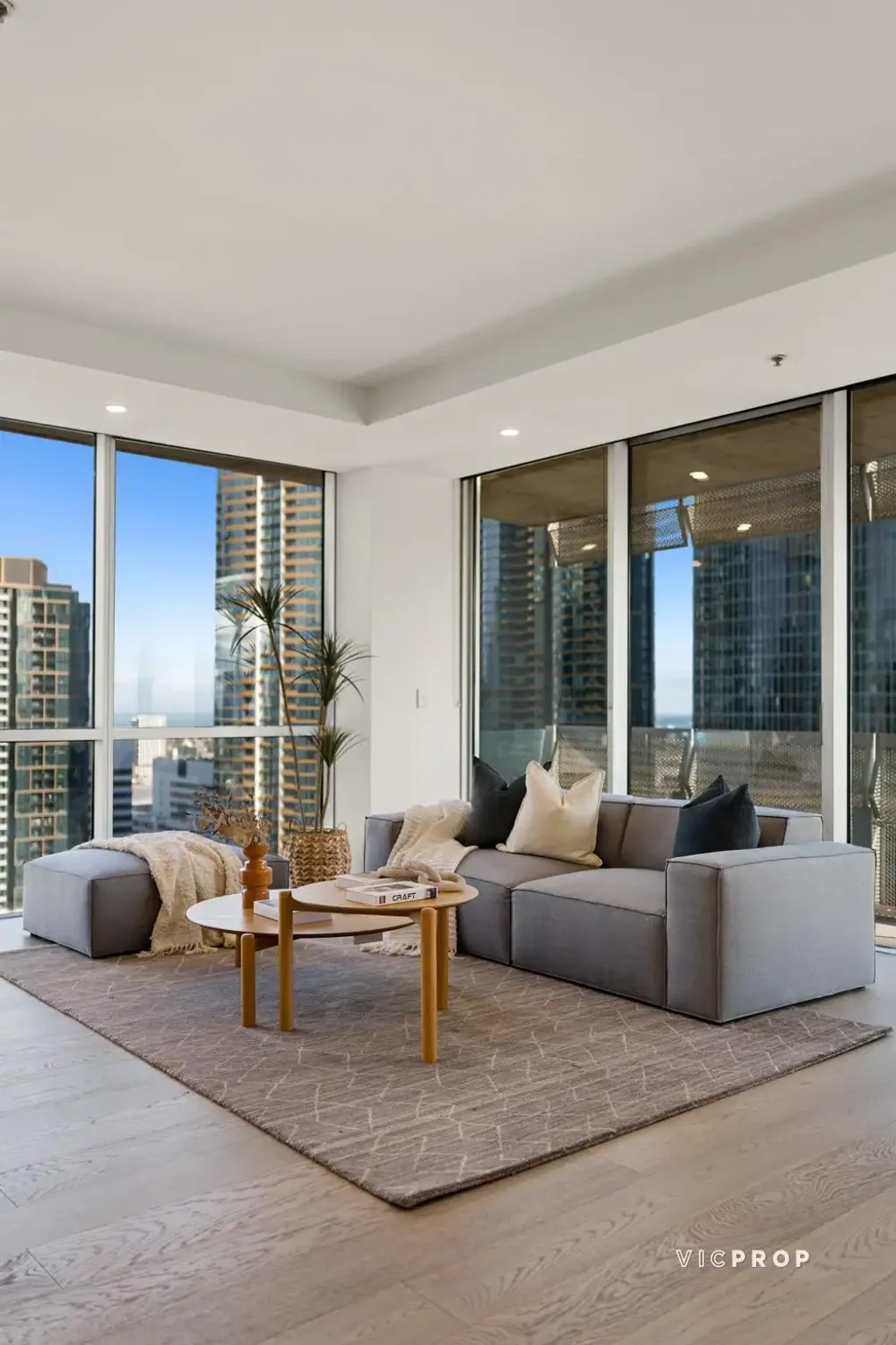 Melbourne 2 Bedroom Space, Style and Stunning City Views from a Coveted Corner Position