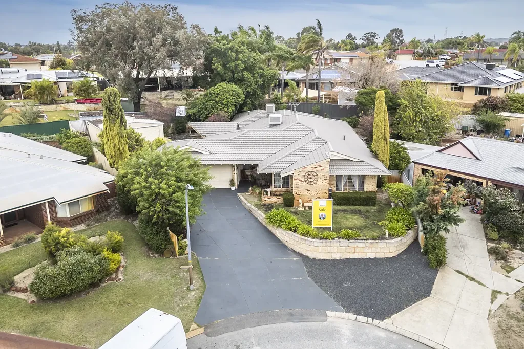 Ballajura 5房  A Rare Dual-Living Opportunity on 864sqm