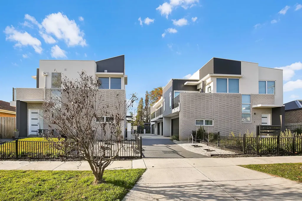 Exceptional Townhouse in Prime Location!