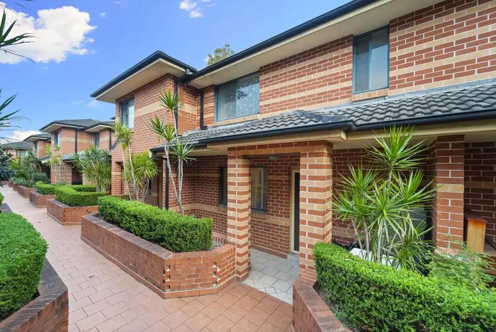 Merrylands 2Zimmer TERRIFIC TOWNHOUSE  - OPEN TO VIEW SAT 28/06/2025 @ 10-10.30AM