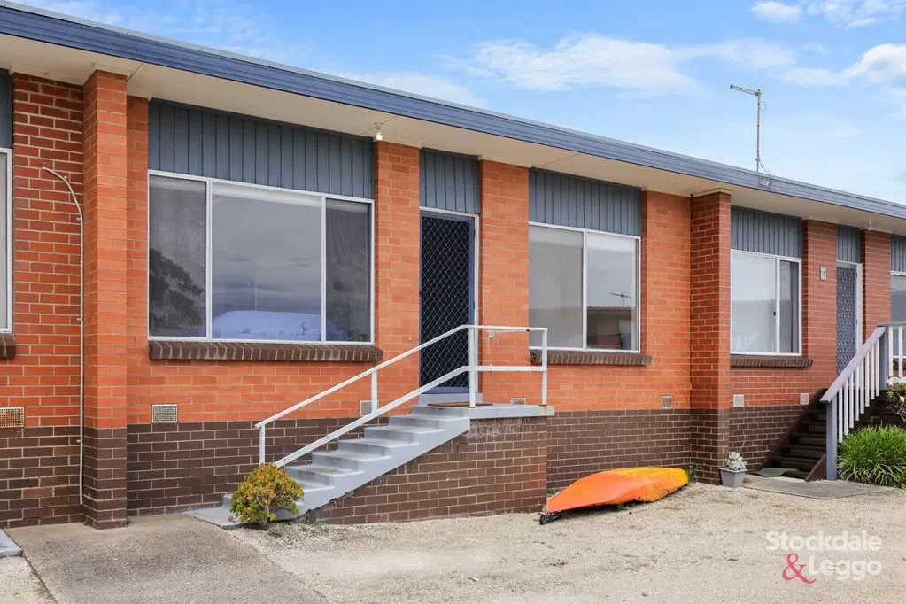 Effortless Beachside Living in Central Cowes