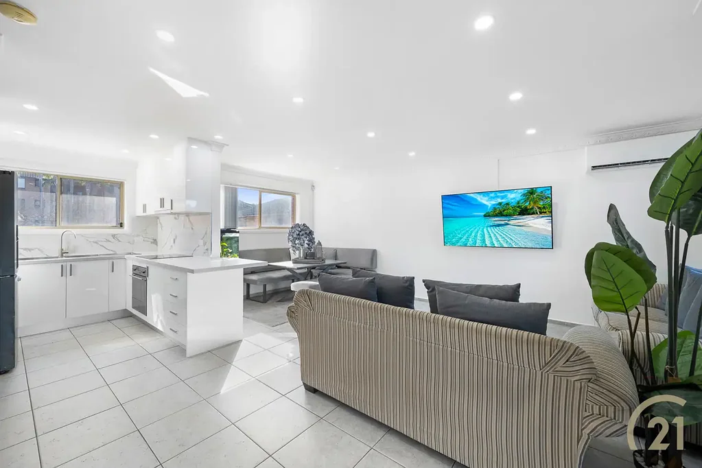 2/1 Wilde Street, Carramar, NSW 2163