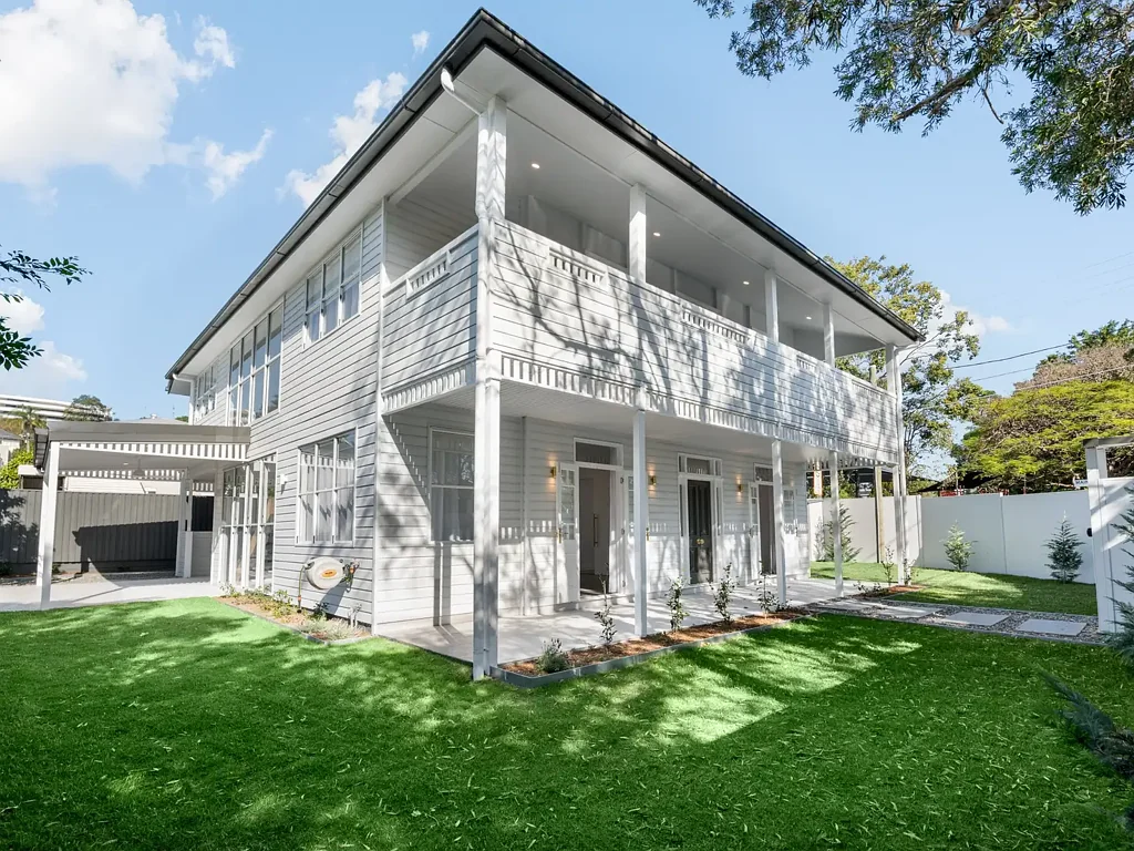 Stunning Large Executive Style Home