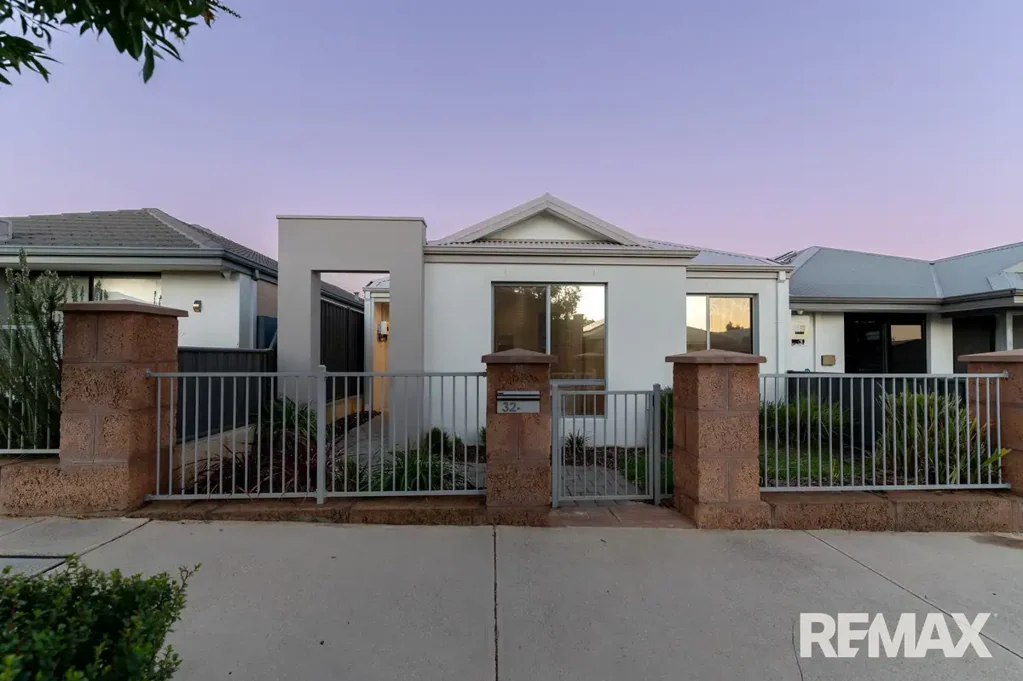 32 Mountain Street, Banksia Grove, WA 6031