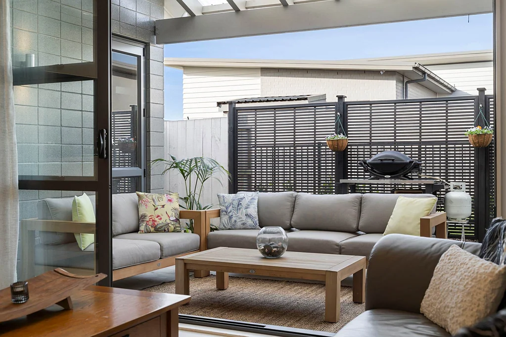 Beachlands 4침실 BOOM! PRICED OVER $200,000 UNDER CV!