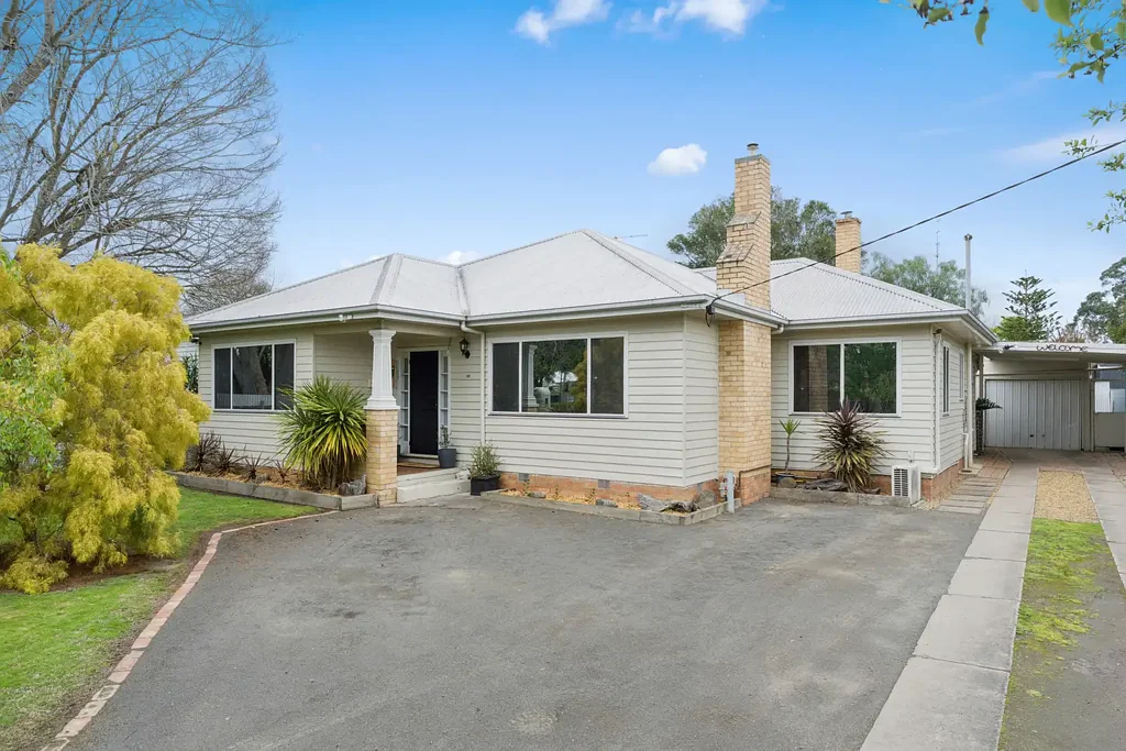 33 Armstrong Street, Colac, VIC 3250