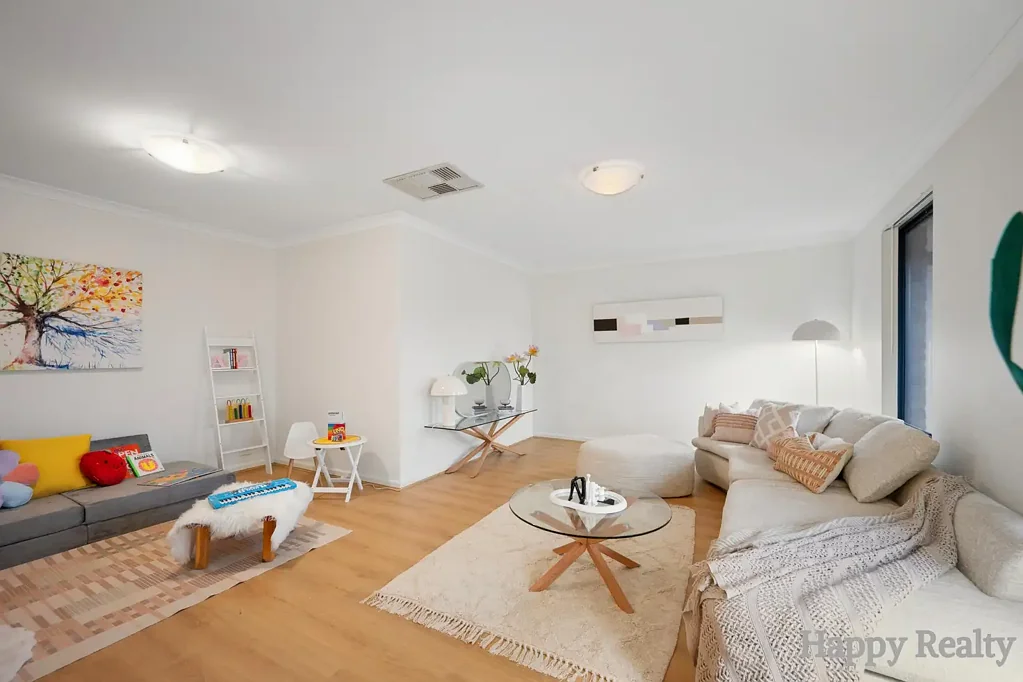 Canning Vale 4房  Immaculately Presented Family Home in the Caladenia Catchment on a 612sqm Block