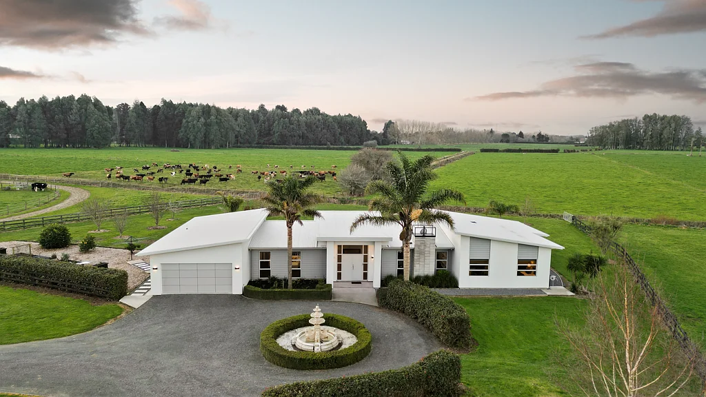 Tamahere 4 Bedroom Distinctive Design with Pastoral Opportunity