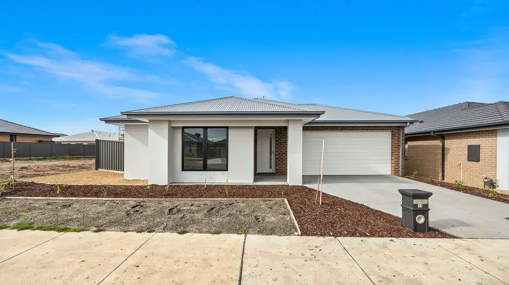 Family home in sought after Lucas Grange Estate!