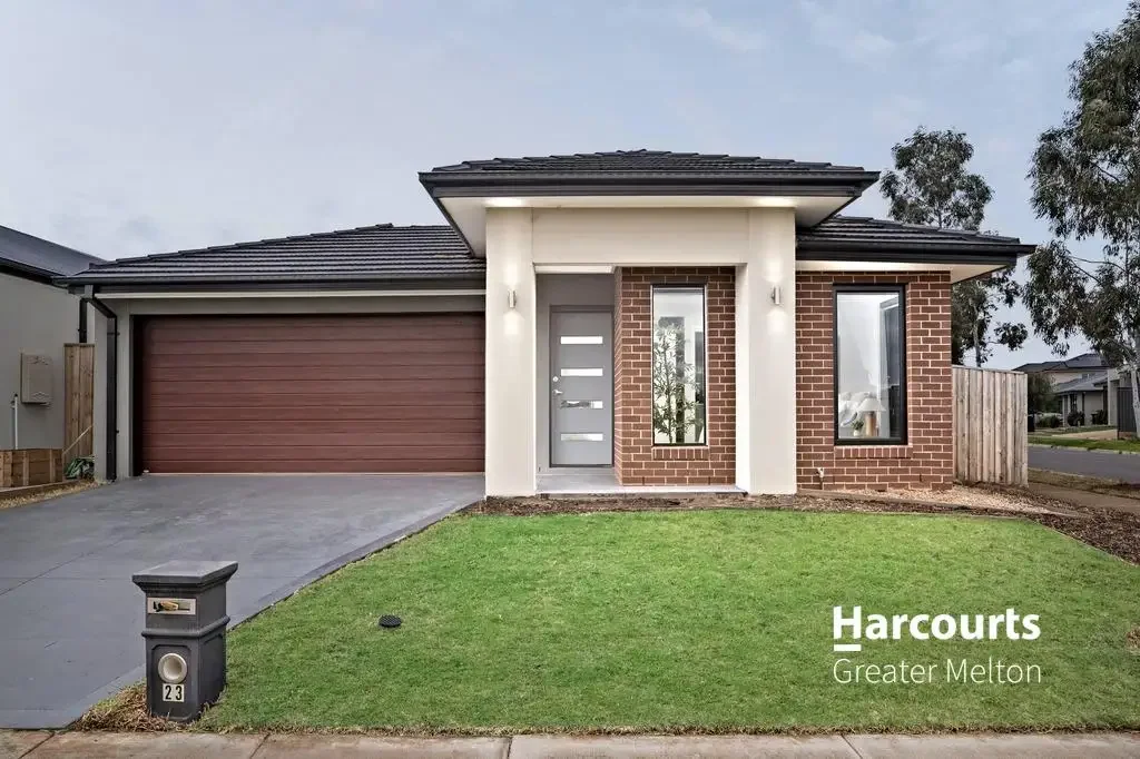 Melton South 4房 Melton South 黄金地段，公园正对面，家庭生活理想之选 Park-Facing Family Living in a Prime Melton South Location