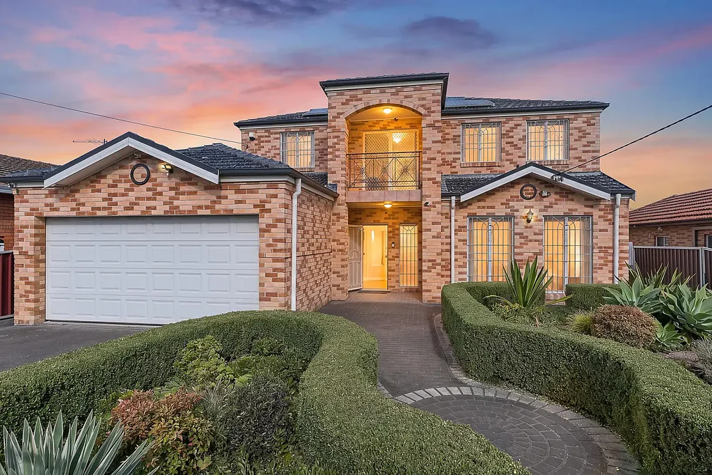 Bankstown 5Zimmer Expansive modern private oasis on sprawling parcel