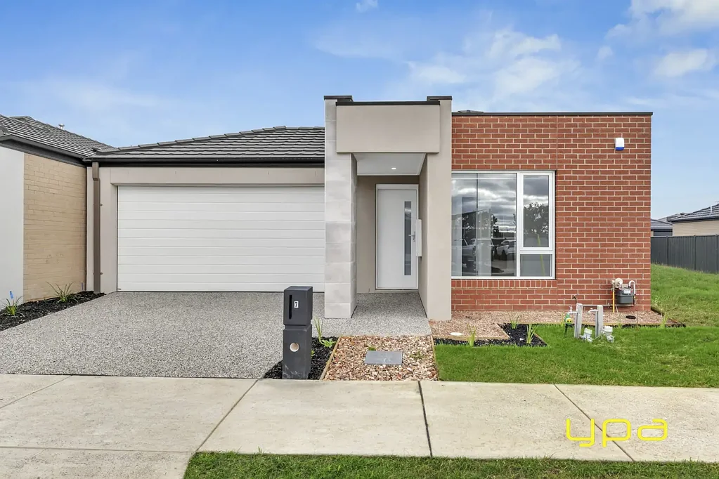 Modern 4-Bedroom Home Close to Parks & Amenities