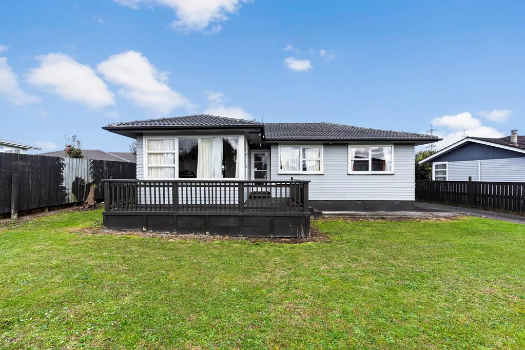 Papakura 3部屋 Road Frontage, Freehold 708m2 & Fully Gated