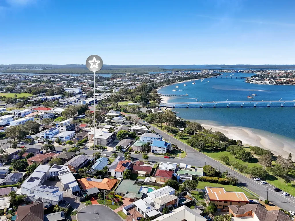 Paradise Point 2ਬੈੱਡਰੂਮ Chic Beachside Townhouse in a Small Complex With Prime Redevelopment Potential