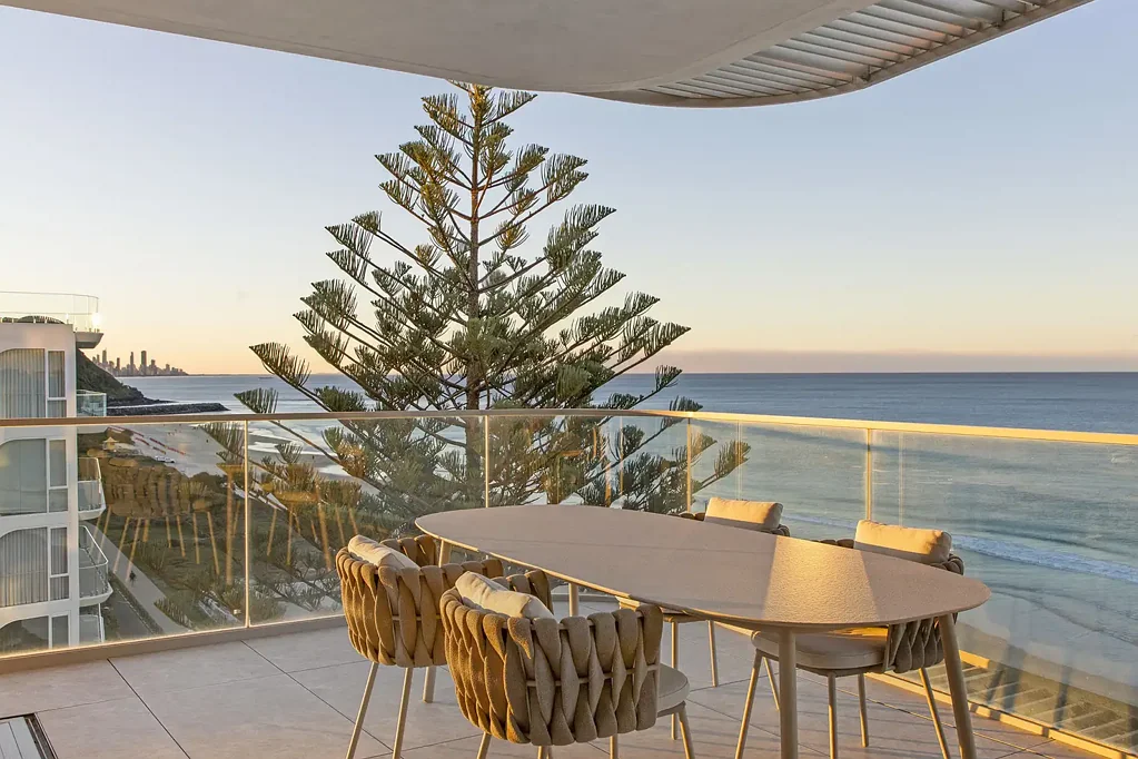 Palm Beach 3 Slaapkamer EXQUISITE PENTHOUSE APARTMENT - ABSOLUTE BEACHFRONT
