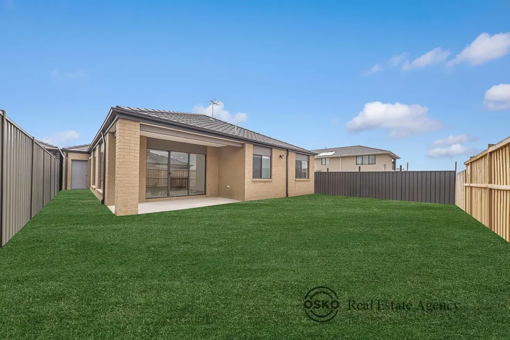 Wyndham Vale 4房 宽绰卧舱 私人套间 尽享舒适
现代雅致 美食厨房 烹饪乐无穷
景观庭院 户外聚餐 周末好去处
黄金地段 名校围绕 生活便捷 🏡 Stunning 500 sqm Family Haven in Prime River Garden Estate.