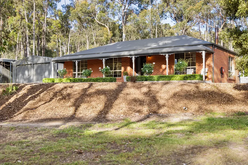 Smythesdale 3房  Tranquil 5-Acre Lifestyle Property with Exceptional Shedding