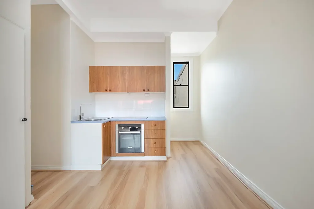 Well maintained studio in ideal location