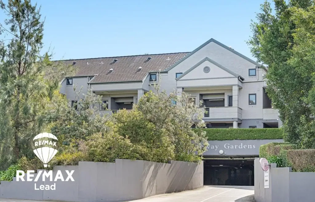 Roseville 1房 步行至火车站 咖啡馆环绕 朝北阳光阳台 宽敞花岗岩厨 大型卧室带储 安全停车便利 著名学校环绕 Your Roseville Rhythm, Perfectly Positioned Loft-Style Apartment