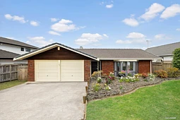 32 Lexington Drive, Botany Downs