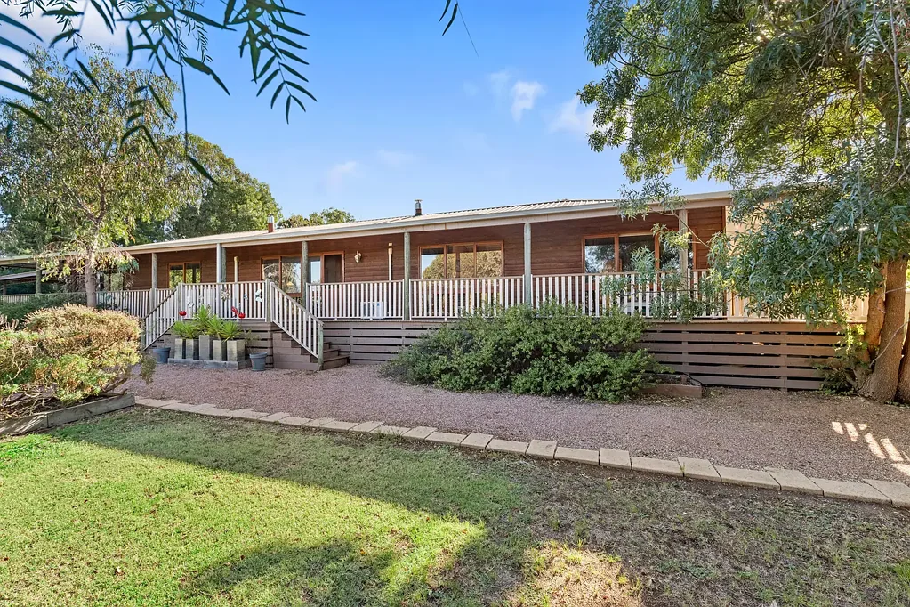 Carisbrook 4 Bedroom Country Modern Living