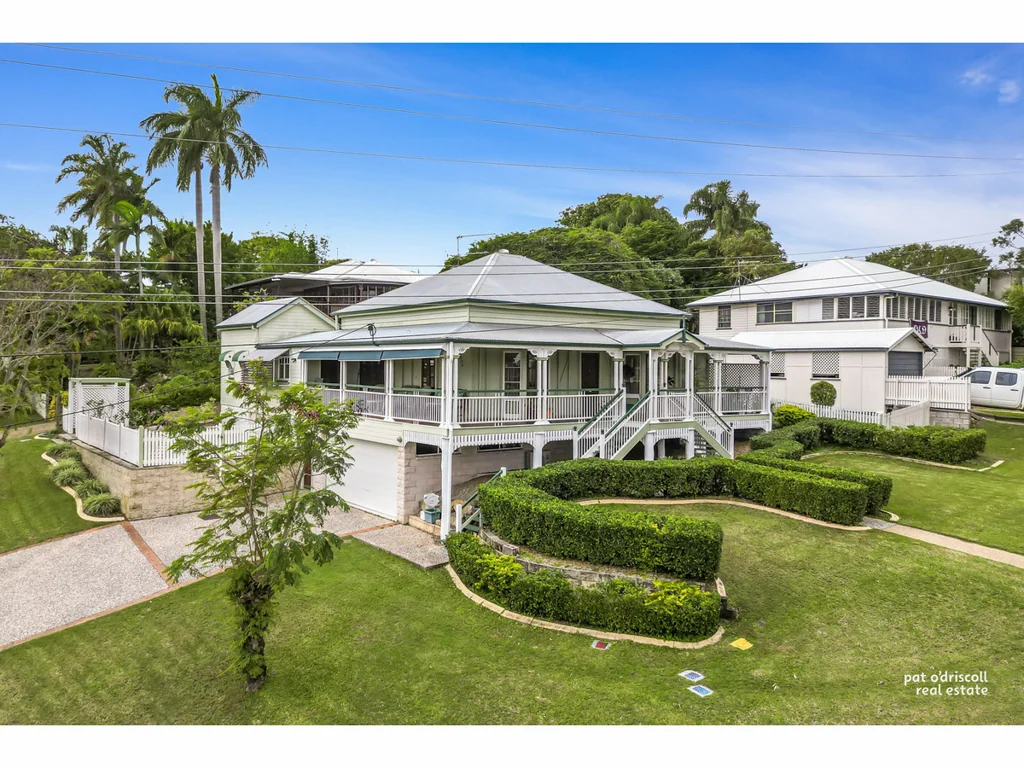 The Range 5部屋 GRAND QUEENSLANDER IN ELEVATED RANGE POSITION