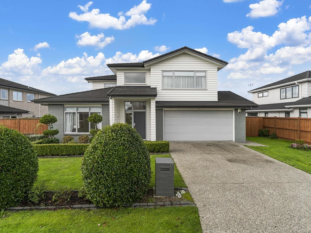 Executive Living in Prime Karaka Location