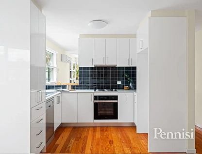 1/4 Herbert Street, Pascoe Vale, VIC 3044, 2 Kuwarto, 2 Banyo, House