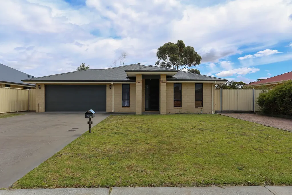 17 Cannes Parade, Castletown, WA 6450