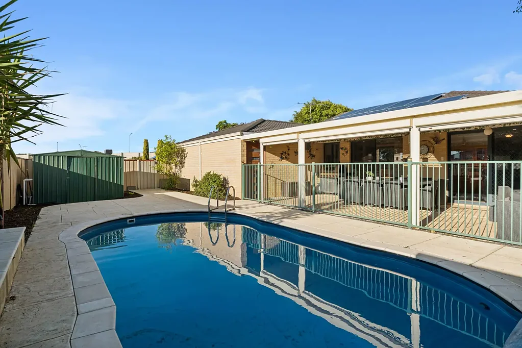 Kinross 4ห้องนอน Spacious Living with Poolside Entertaining