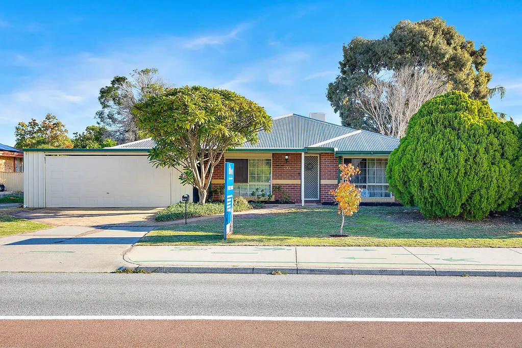 Seville Grove 4 Bedroom Family 4x2 in Parkside Setting